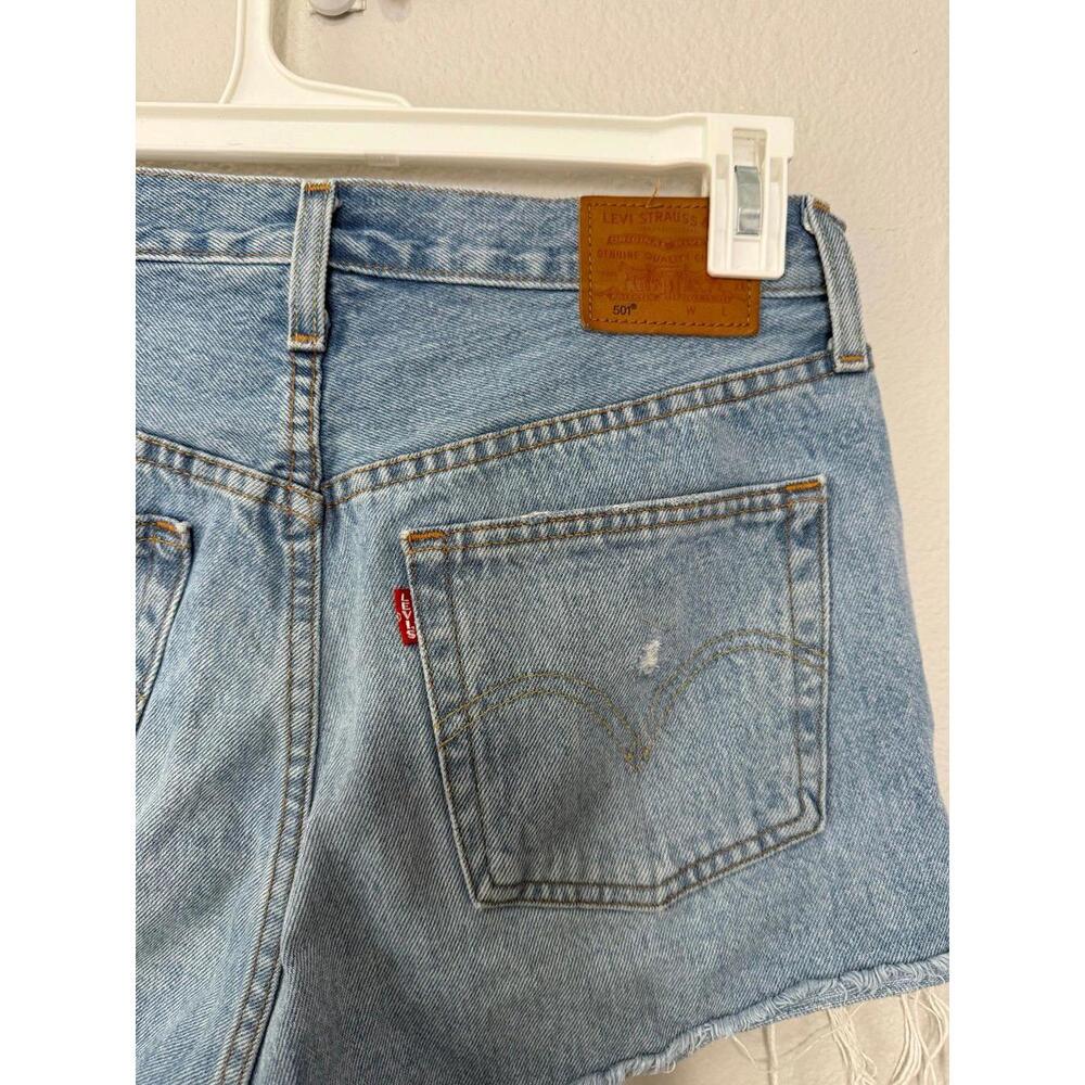 Levi’s 501 shorts size 28W 
Maybe faint stain on back see photos - Picture 3 of 5